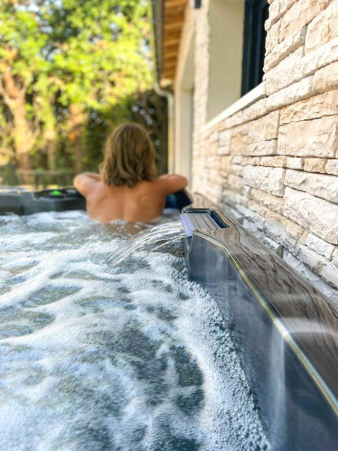Lodge Coocon & Spa Nimes Bagian luar foto